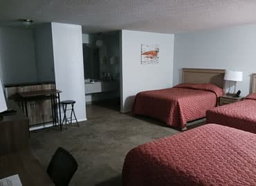 1 Room with 3 Queen Beds & a wet bar
